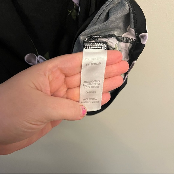 ⭐️3/15⭐️Ricki’s XXL black floral top - Picture 4 of 8